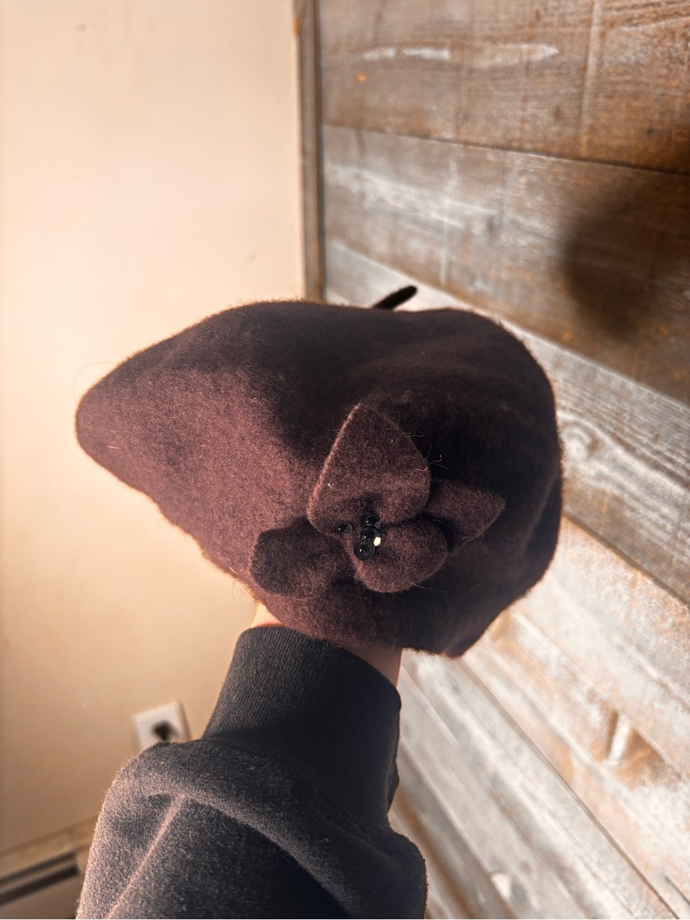 Shihreen 100% wool Women's Dark Brown Wool Flower Beret